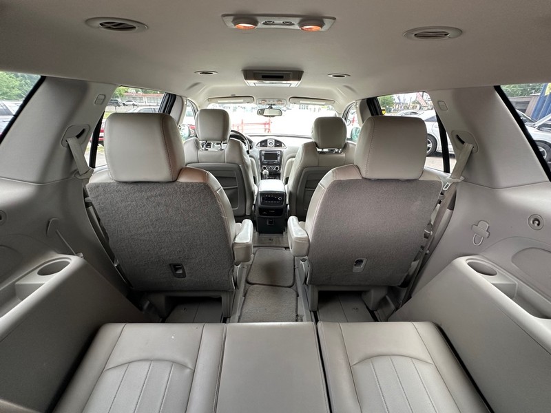 Buick Enclave Vehicle Full-screen Gallery Image 19