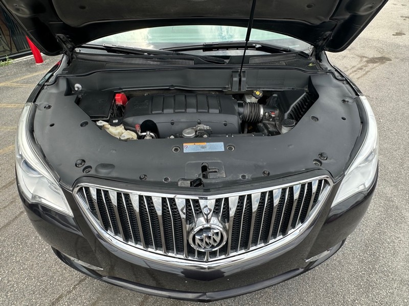 Buick Enclave Vehicle Full-screen Gallery Image 21