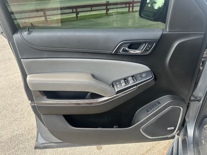 Chevrolet Tahoe Vehicle Full-screen Gallery Image 06