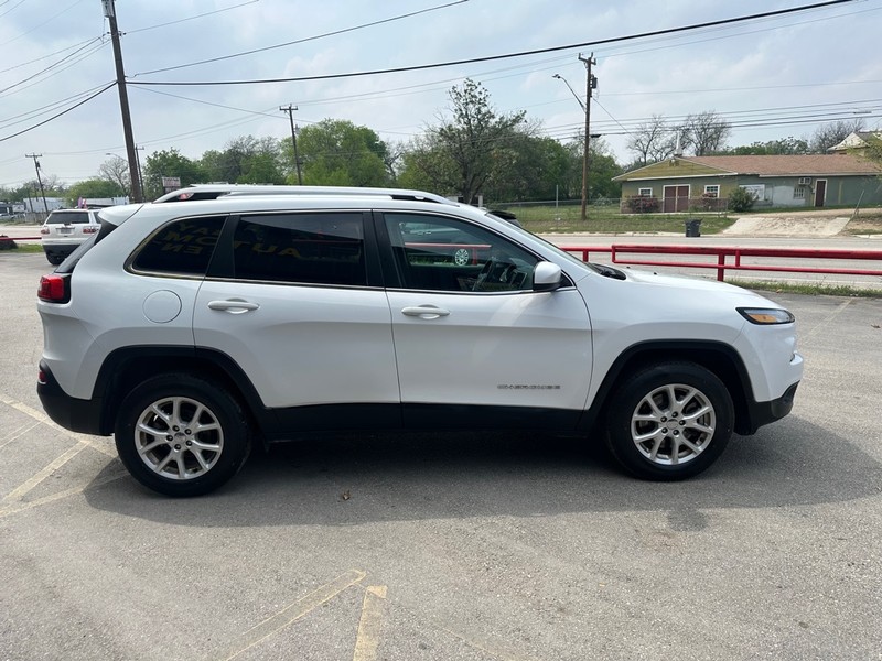 Jeep Cherokee Vehicle Full-screen Gallery Image 04