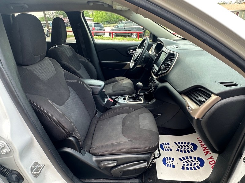 Jeep Cherokee Vehicle Full-screen Gallery Image 14