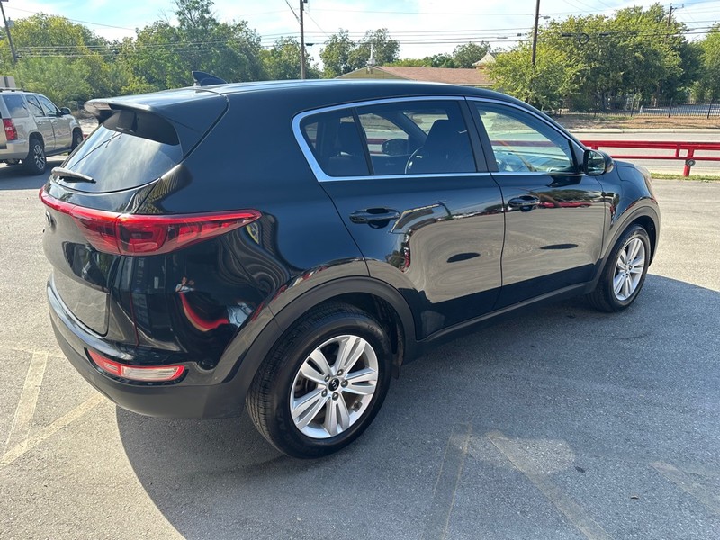 Kia Sportage Vehicle Full-screen Gallery Image 03