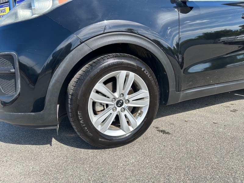 Kia Sportage Vehicle Full-screen Gallery Image 06