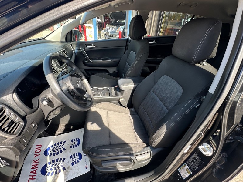 Kia Sportage Vehicle Full-screen Gallery Image 08