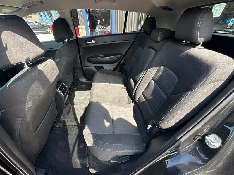 Kia Sportage Vehicle Full-screen Gallery Image 09