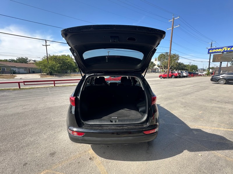 Kia Sportage Vehicle Full-screen Gallery Image 11