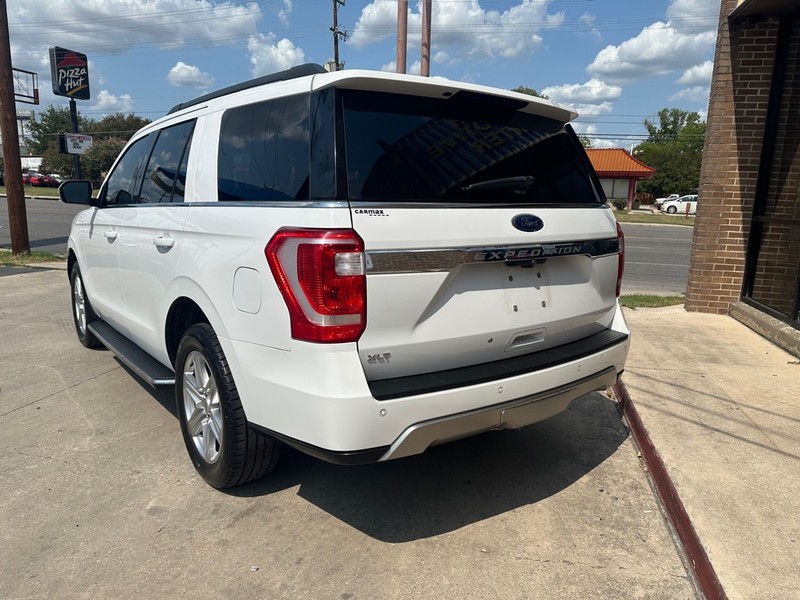 Ford Expedition Vehicle Full-screen Gallery Image 03