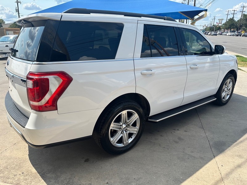 Ford Expedition Vehicle Full-screen Gallery Image 05