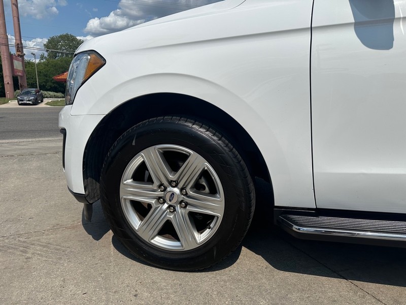 Ford Expedition Vehicle Full-screen Gallery Image 07