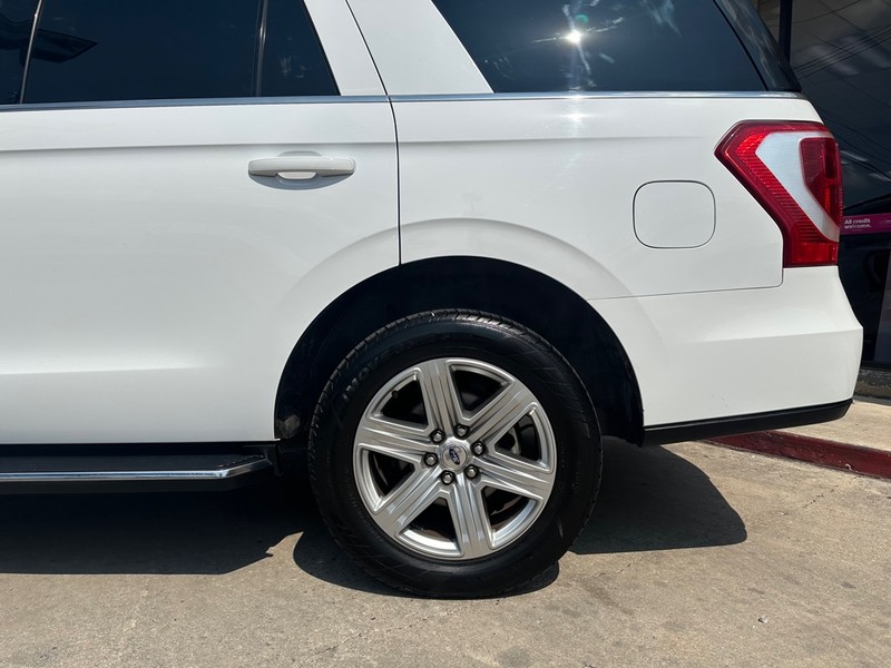 Ford Expedition Vehicle Full-screen Gallery Image 08