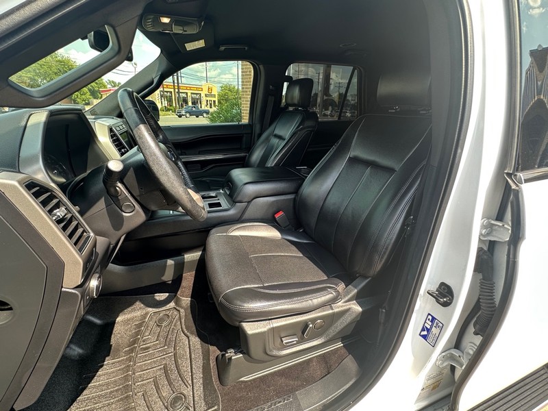 Ford Expedition Vehicle Full-screen Gallery Image 09