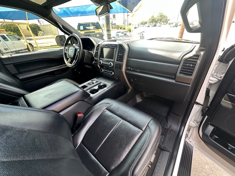 Ford Expedition Vehicle Full-screen Gallery Image 12