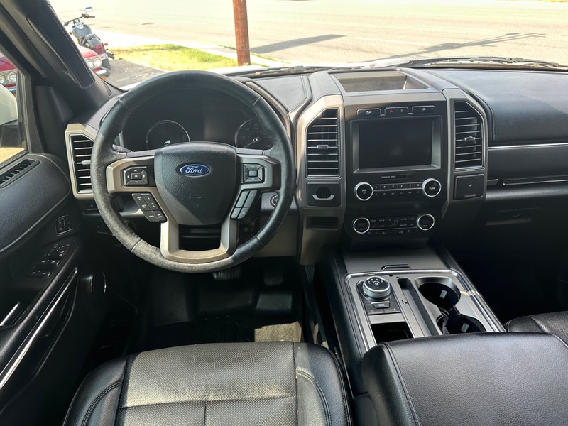 Ford Expedition Vehicle Full-screen Gallery Image 15