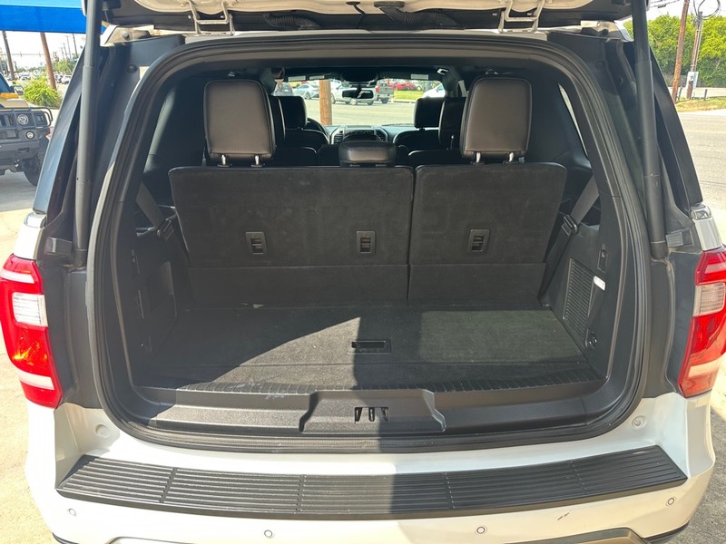 Ford Expedition Vehicle Full-screen Gallery Image 17