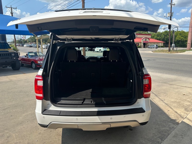 Ford Expedition Vehicle Full-screen Gallery Image 18