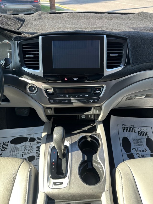 Honda Pilot Vehicle Full-screen Gallery Image 18