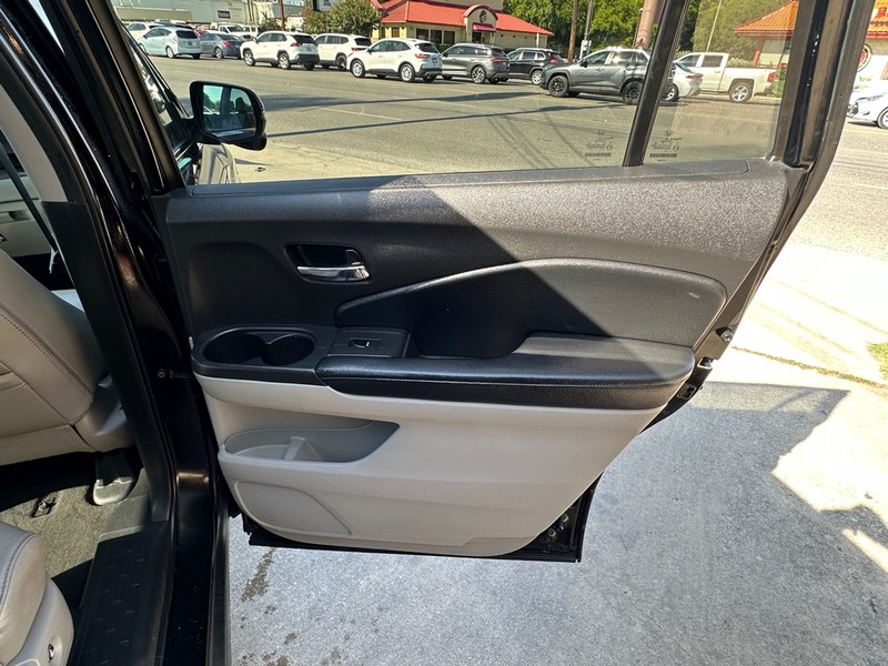 Honda Pilot Vehicle Full-screen Gallery Image 11