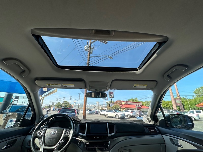 Honda Pilot Vehicle Full-screen Gallery Image 14