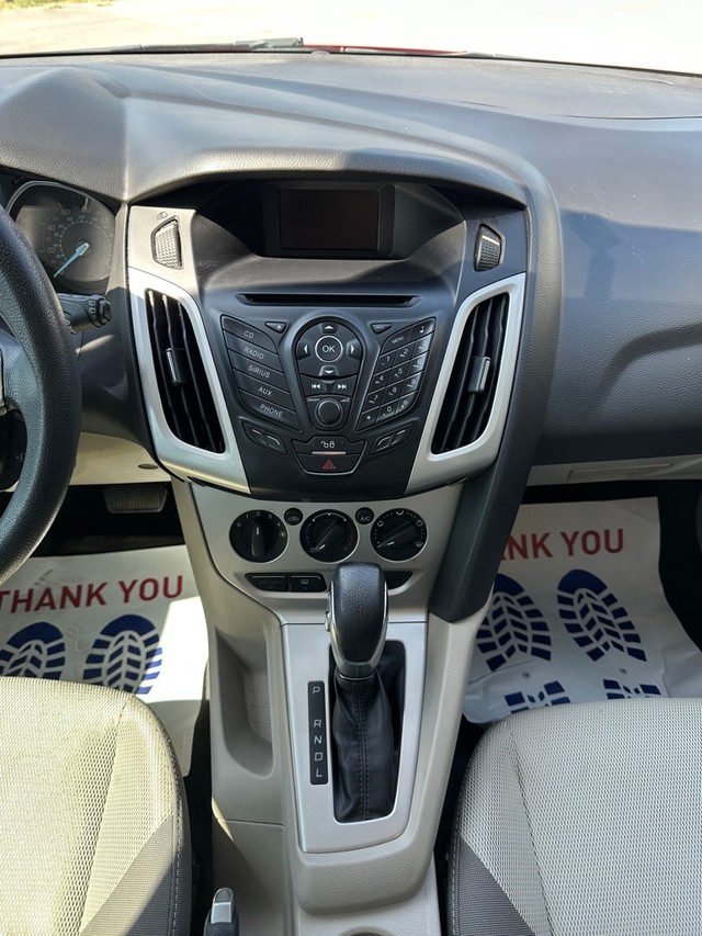 Ford Focus Hatchback Vehicle Full-screen Gallery Image 18