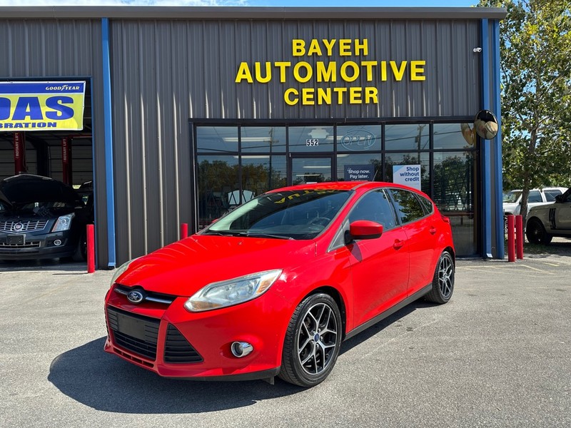 Ford Focus Hatchback Vehicle Full-screen Gallery Image 01