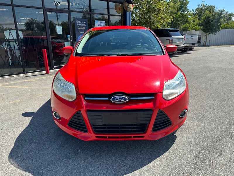 Ford Focus Hatchback Vehicle Full-screen Gallery Image 05