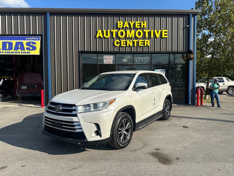 Toyota Highlander Vehicle Full-screen Gallery Image 01