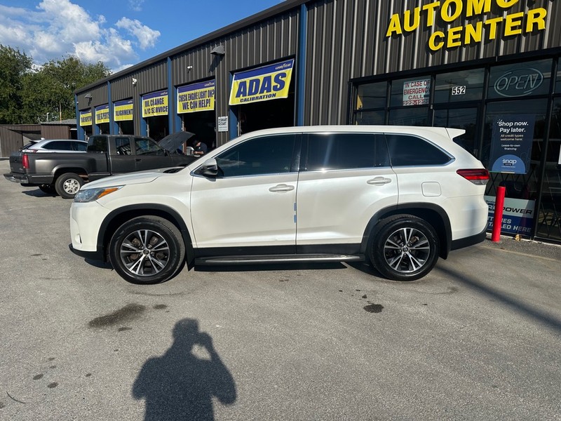 Toyota Highlander Vehicle Full-screen Gallery Image 02