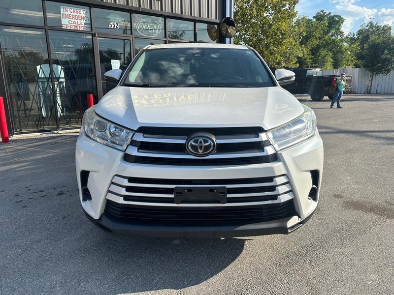 Toyota Highlander Vehicle Full-screen Gallery Image 05