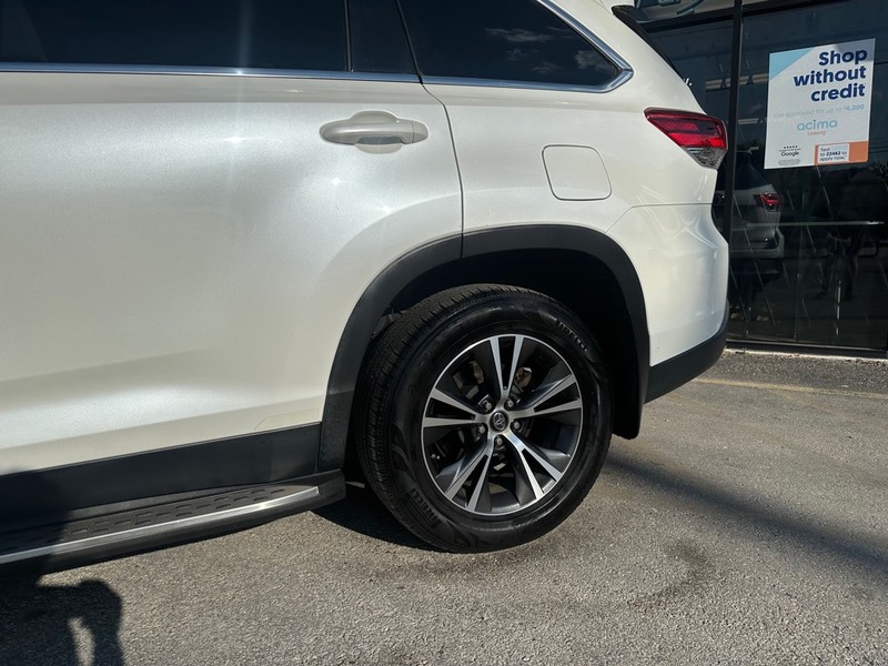 Toyota Highlander Vehicle Full-screen Gallery Image 07