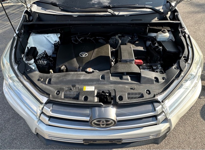 Toyota Highlander Vehicle Full-screen Gallery Image 22