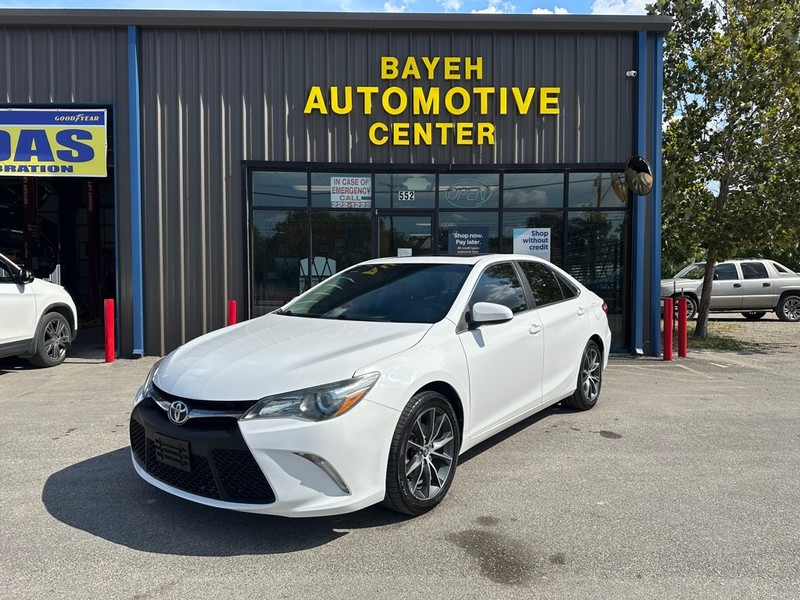 Toyota Camry Vehicle Full-screen Gallery Image 01