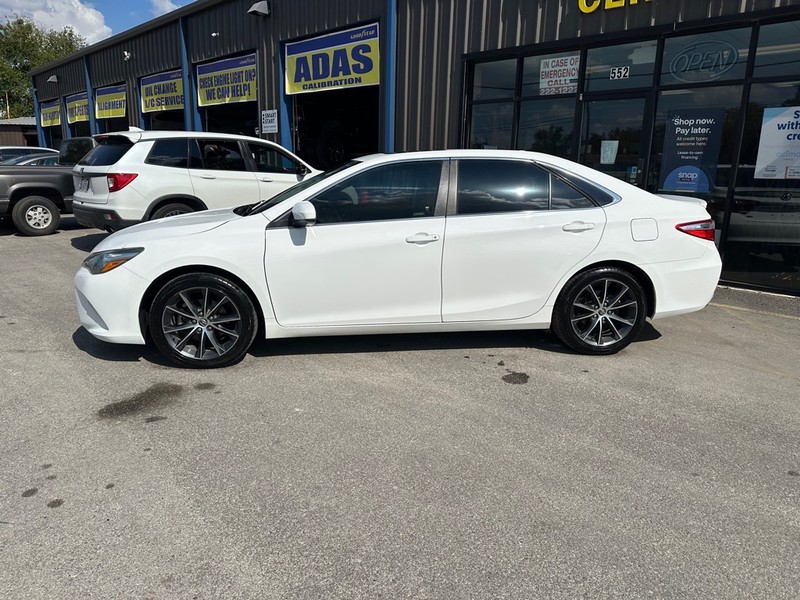 Toyota Camry Vehicle Full-screen Gallery Image 02