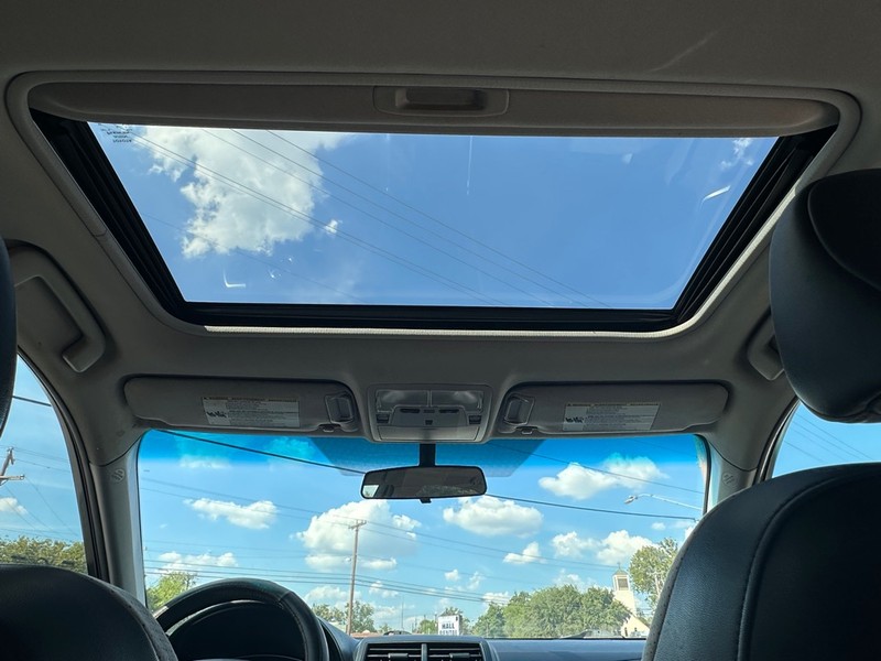 Toyota Camry Vehicle Full-screen Gallery Image 16