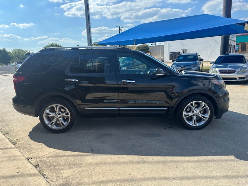 Ford Explorer Vehicle Full-screen Gallery Image 03