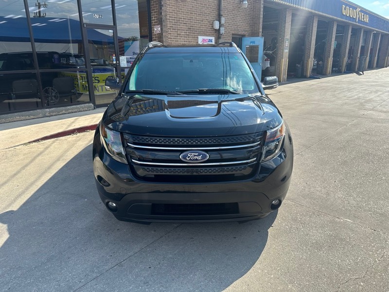 Ford Explorer Vehicle Full-screen Gallery Image 05