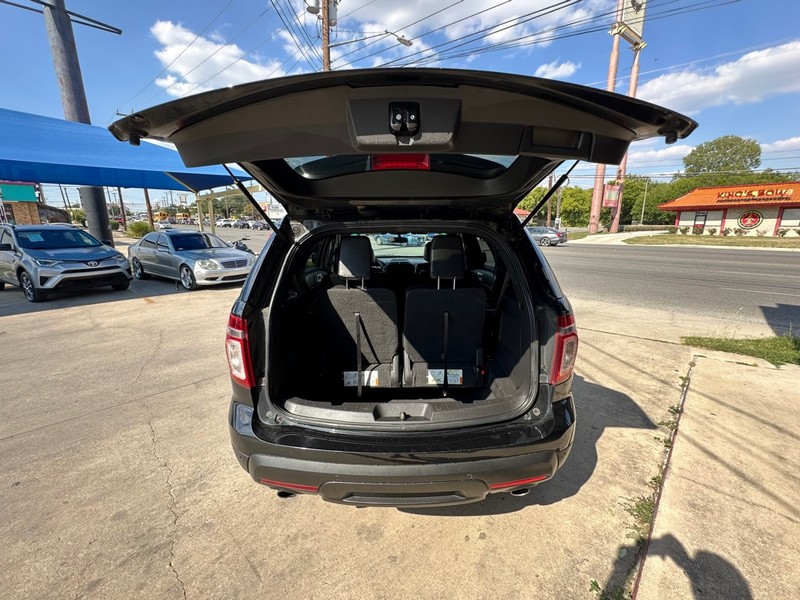 Ford Explorer Vehicle Full-screen Gallery Image 11