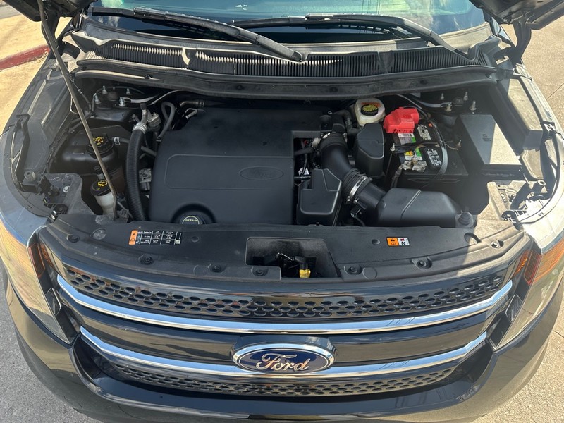 Ford Explorer Vehicle Full-screen Gallery Image 22