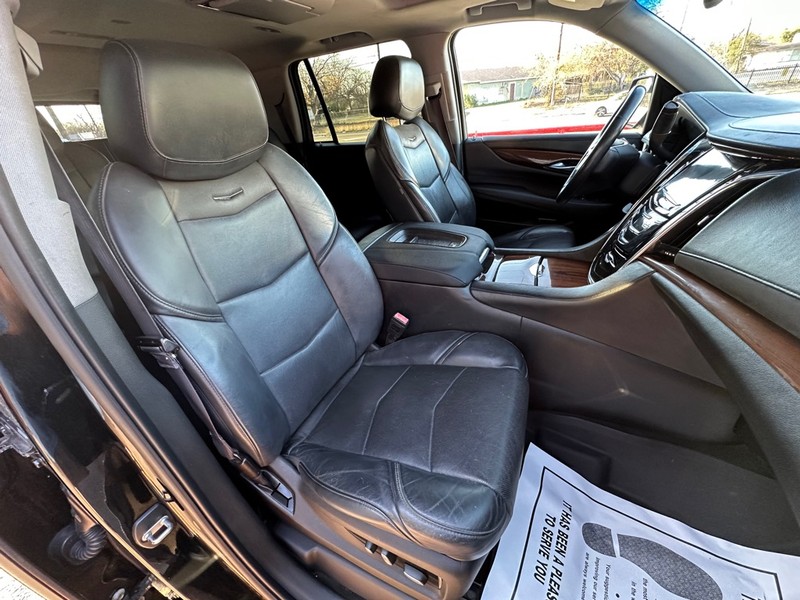 Cadillac Escalade Vehicle Full-screen Gallery Image 10