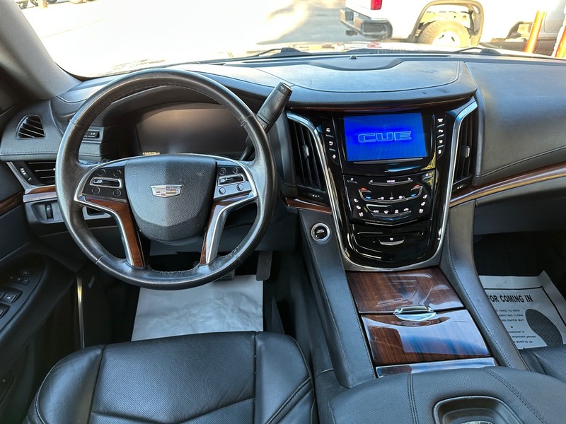 Cadillac Escalade Vehicle Full-screen Gallery Image 12