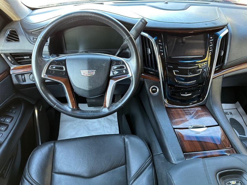 Cadillac Escalade Vehicle Full-screen Gallery Image 13