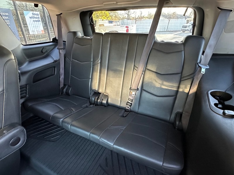 Cadillac Escalade Vehicle Full-screen Gallery Image 15