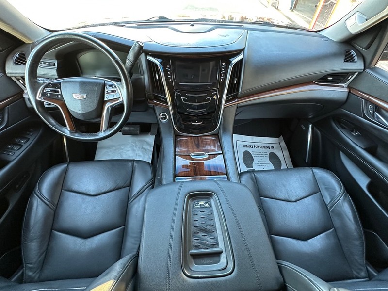 Cadillac Escalade Vehicle Full-screen Gallery Image 18