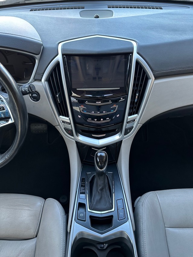 Cadillac SRX Vehicle Full-screen Gallery Image 19