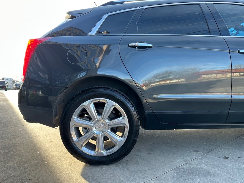 Cadillac SRX Vehicle Full-screen Gallery Image 08