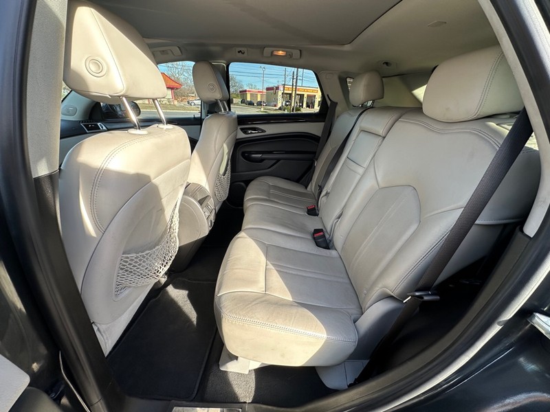 Cadillac SRX Vehicle Full-screen Gallery Image 12