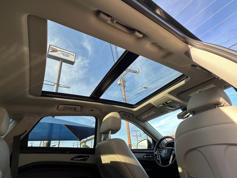 Cadillac SRX Vehicle Full-screen Gallery Image 16