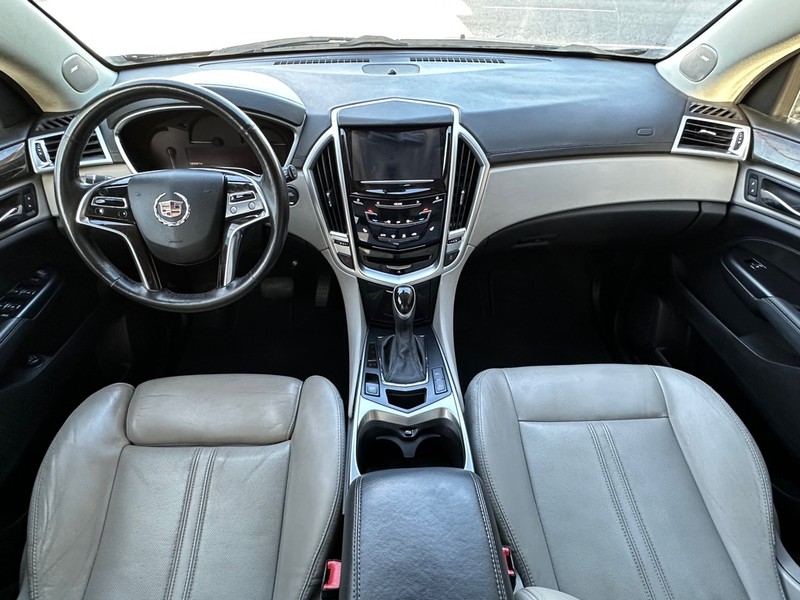 Cadillac SRX Vehicle Full-screen Gallery Image 17