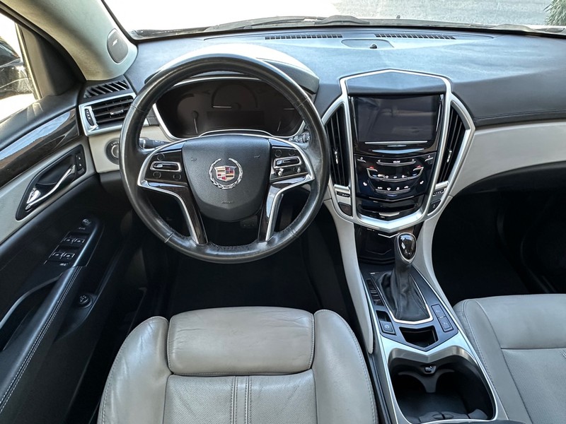Cadillac SRX Vehicle Full-screen Gallery Image 18