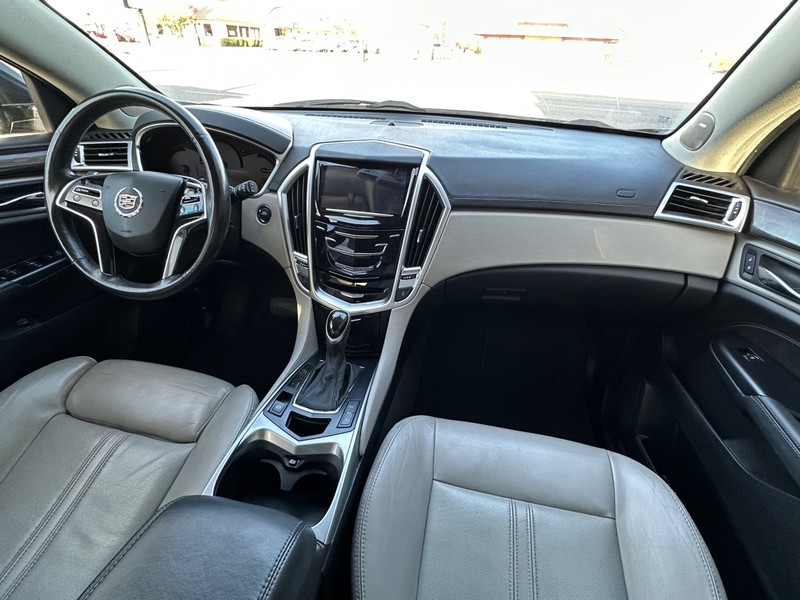 Cadillac SRX Vehicle Full-screen Gallery Image 20