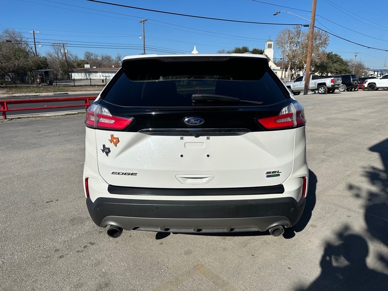 Ford Edge Vehicle Full-screen Gallery Image 03